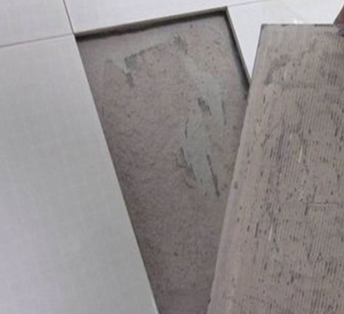 赣州市瓷砖空鼓维修公司分享瓷砖铺贴时如果打浆（即涂抹在瓷砖背面和基层上的砂浆或瓷砖胶）过少，会带来以下问题